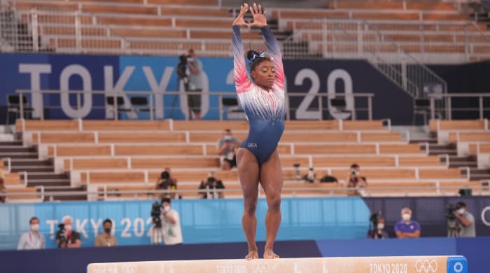 simone-biles-beam